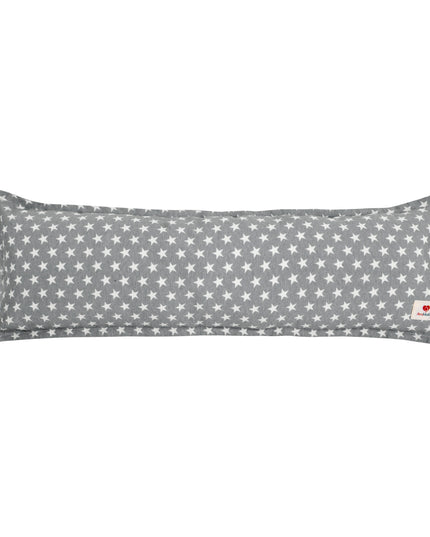 Cojín Deco Niños XL de 90cm en color grafito con diseño de estrellas blancas, ideal para decorar habitaciones infantiles. Hecho de algodón orgánico.