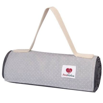 Manta de picnic y playa impermeable extra grande en color gris con diseño de puntos blancos y asa beige, ideal para familias. Amamantas.